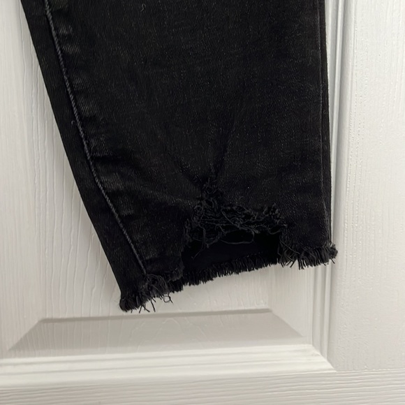 Universal Thread distressed jeans - Picture 2 of 4